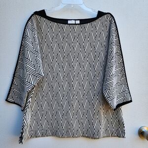 Chicos Top Size 2 Large Textured 3/4 Sleeves Black Off- White